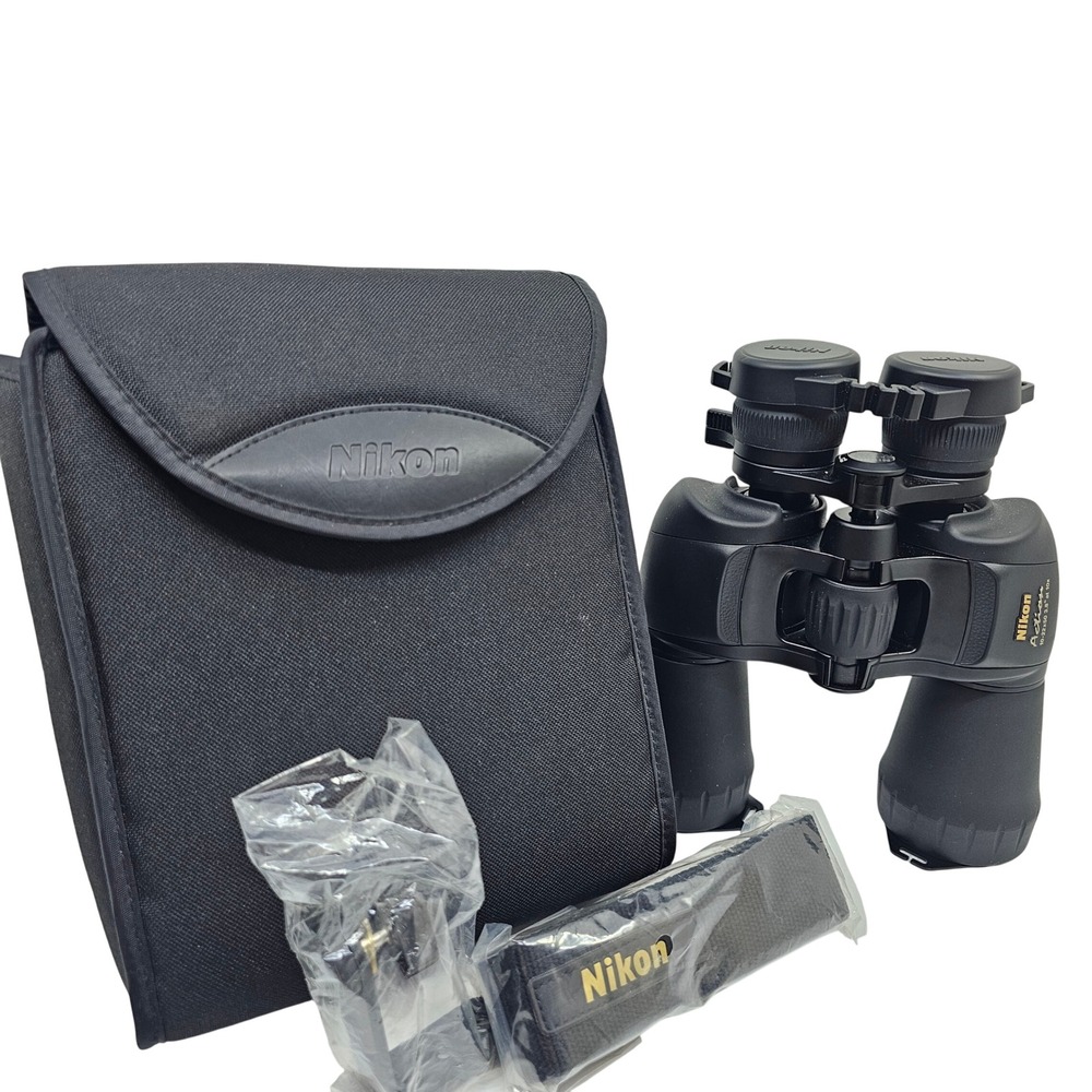 Nikon Action 10-22x50 3.8 at 10x Zoom Binoculars with Case and Accessories